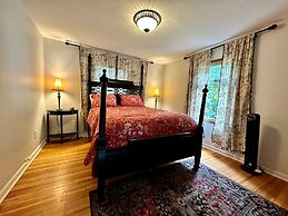 Seattle's Starlight Bungalow