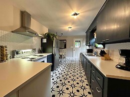 Seattle's Starlight Bungalow