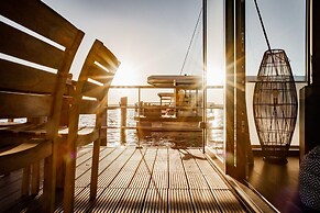 Modern Houseboat for 4 Guests