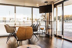 Modern Houseboat for 4 Guests
