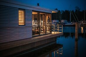Modern Houseboat for 4 Guests