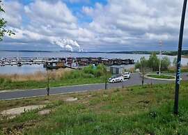 Lake Breeze Retreat, Klitten