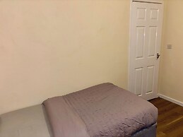 Larches Lane Retreat - Sleeps 5 - Wolverhampton