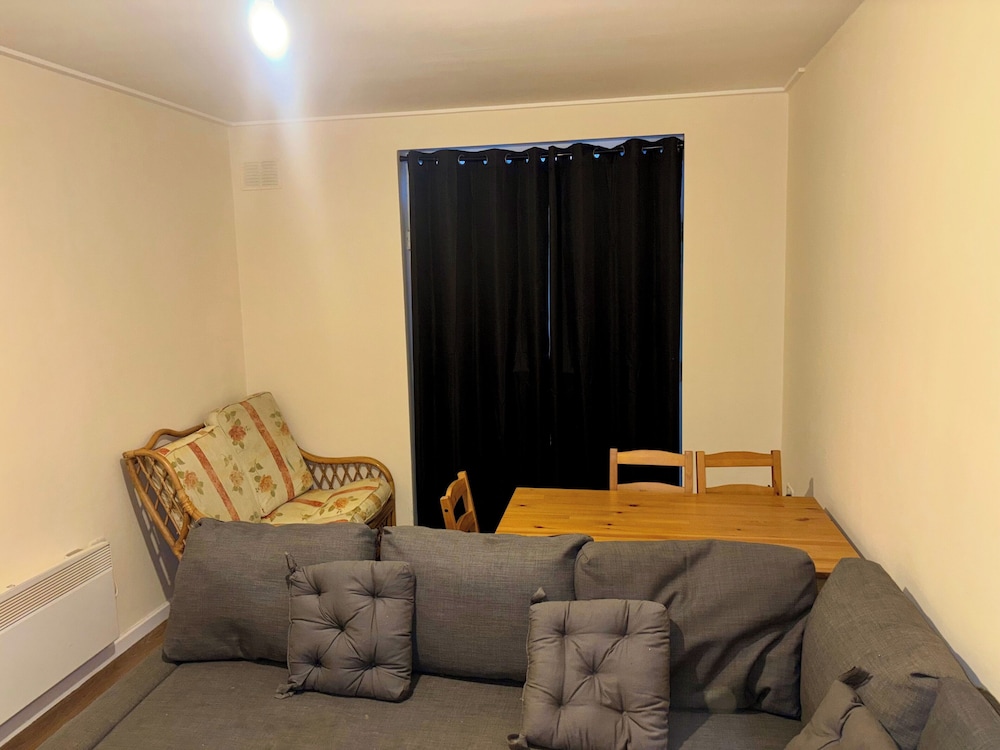 Larches Lane Retreat - Sleeps 5 - Wolverhampton