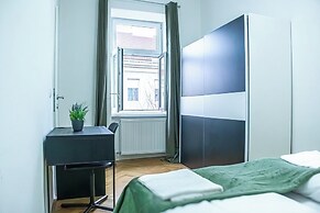 Modern 2BR City Apt Near Stadthalle