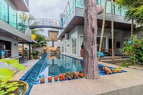 Modern 10BR ZipLine 3 Pools  V256