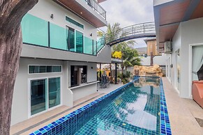 Modern 10BR ZipLine 3 Pools  V256