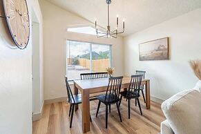 Modern Western Retreat Pet Friendly 4 Bed 2 Bath