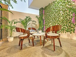 SkyLuxuria Hotel & Service Apartments