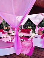 Pousada Pink Village