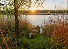 Havel Houseboat Serenity