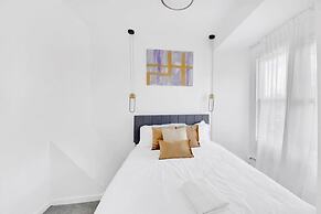 Luxury 5 BR Home Free Parking