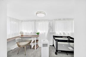 Luxury 5 BR Home Free Parking