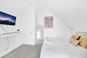 Luxury 5 BR Home Free Parking