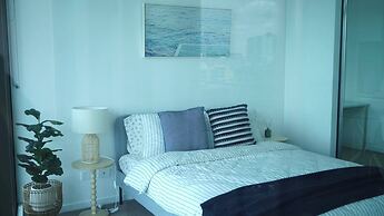 Spacious City Escape With Pool, Gym & Free Parking