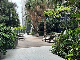 Spacious City Escape With Pool, Gym & Free Parking
