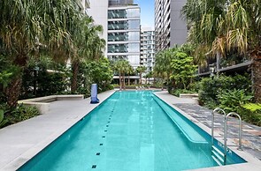 Spacious City Escape With Pool, Gym & Free Parking