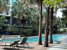 Spacious City Escape With Pool, Gym & Free Parking