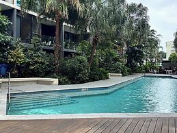 Spacious City Escape With Pool, Gym & Free Parking