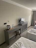 Grand Cennet Beach Hotel