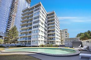 Oceanfront Serenity At Main Beach
