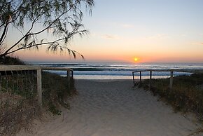 Oceanfront Serenity At Main Beach