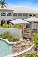 Palm Cove Studio Pools Spa Bar