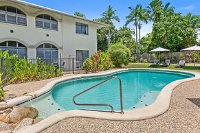 Palm Cove Studio Pools Spa Bar