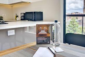 w Compelling 1BR w Balcony in Santa Barbara