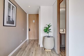 w Compelling 1BR w Balcony in Santa Barbara