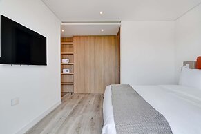 w Compelling 1BR w Balcony in Santa Barbara