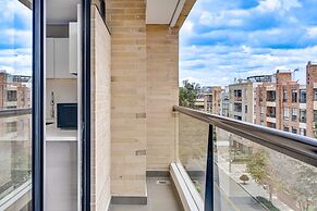 w Compelling 1BR w Balcony in Santa Barbara