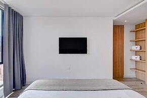Beautiful 1BR Balcony in Santa Barbara
