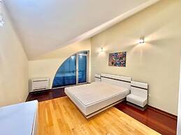 Rooftop Elegance Suite