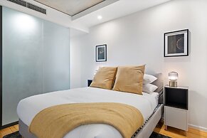 Chic 1-bed Apartment Near Canberra's Bustling CBD