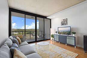 Chic 1-bed Apartment Near Canberra's Bustling CBD