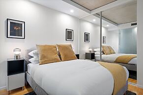 Chic 1-bed Apartment Near Canberra's Bustling CBD