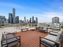 Stylish Apartment With Rooftop, BBQ & Spa Access