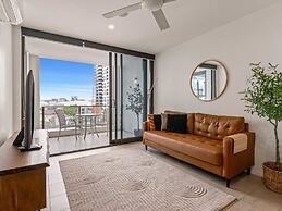 Stylish Apartment With Rooftop, BBQ & Spa Access