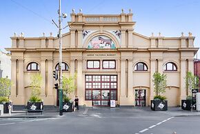 Family Unit With Balcony, Free Trams to CBD Sights