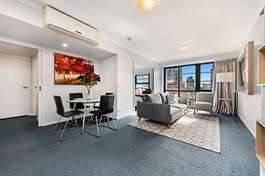 Family Unit With Balcony, Free Trams to CBD Sights
