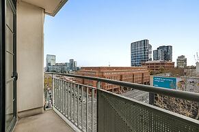 Family Unit With Balcony, Free Trams to CBD Sights
