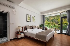 Karst Scenic Hotel