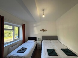 Charming Wallington Apartment With Hot Tub