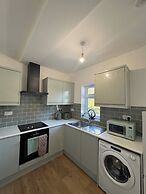 Charming Wallington Apartment With Hot Tub