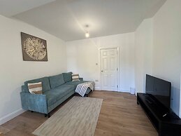 Charming Wallington Apartment With Hot Tub