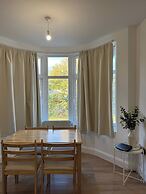Charming Wallington Apartment With Hot Tub