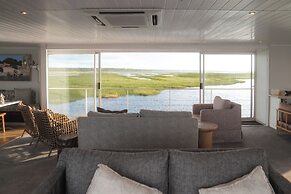 Zambezi Queen by Mantis