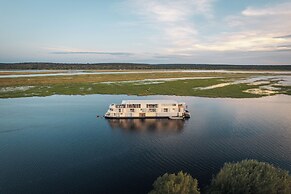 Zambezi Queen by Mantis