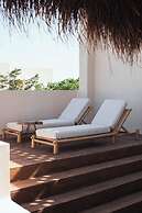 2BR Penthouse with Rooftop & Pool B5